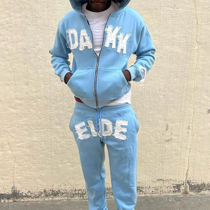 Conjunto de Sudadera con Capucha y Pantalones Cortos para Hombre, Diseño de Parches Desgastados en Rosa, Estilo Urbano, Sudadera con Cremallera Completa y Pantalones Cortos a Juego, Atuendo Moderno - Product Image 4