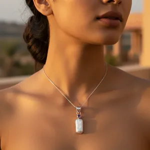 Pendentif géométrique en argent 925 Art Palace avec nacre et améthyste sertie clos, bijoux minimalistes pour le quotidien, style féminin - Product Image 2