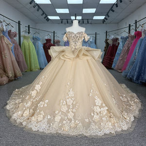 Vestido de Gala de Quinceañera Exclusivo 6943 Sweetheart Empire, color champán, con estampado floral, antiestático y cola capilla 100% - Product Image 1