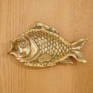 Cendrier en laiton au design moderne fabriqué à la main par des artisans qualifiés pour les amateurs de collection vintage authentiques - Product Image 3