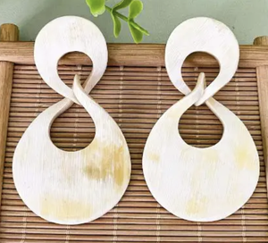 Boucles d'oreilles à disque en corne de buffle naturelle faites à la main avec des diamants et des perles Bijoux élégants d'Inde - Product Image 6