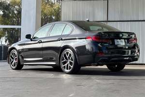 BMW Série 5 530e hybride rechargeable à propulsion arrière 2023 - Product Image 5
