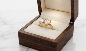 Anillo de Mujer con Corte Esmeralda Asimétrico y Diamantes en Forma de Pera, Anillo de Compromiso Clásico con Diamantes Cultivados en Laboratorio - Product Image 4