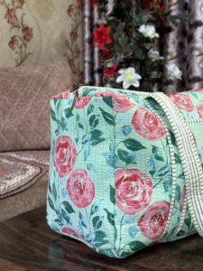 Sac de voyage de grande taille fait à la main nouveau sac à dos de sport matelassé en coton imprimé fermeture éclair multi-usage bagage de sport personnalisé - Product Image 4