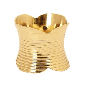 Anillo para Servilletas Dorado Acanalado, Diseño Metálico Moderno con Detalles Acanalados para una Presentación Elegante en la Mesa de Comedor - Product Image 1