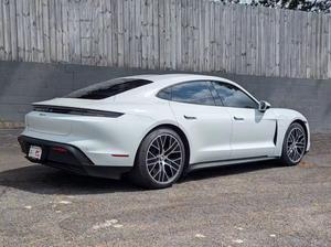 La Mejor Oferta del 2022, Auto Deportivo Eléctrico Usado de 402 HP con Tracción Trasera, Batería de Litio de 79 kWh y Interior de Cuero Premium - Product Image 2