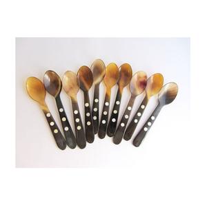 Ensemble de cuillères en corne de vache avec des textures artisanales et une beauté polie parfaite pour le service naturel et la décoration intérieure - Product Image 1