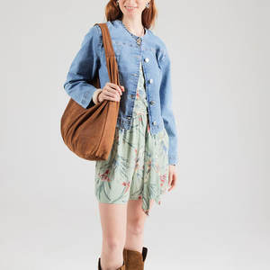 Chaqueta de camionero de mezclilla para mujer con estilo tradicional y costuras reforzadas - Product Image 4