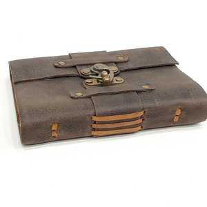 Journal à couverture rigide avec logo personnalisé, couverture en cuir pleine fleur, fermeture à serrure vintage, fait à la main, papier en coton sans bois de haute qualité, crayon - Product Image 2