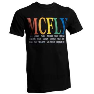 Camiseta con gráfico Rainbow Tour para hombres y mujeres, camiseta informal de algodón negro con estampado de texto de colores llamativos, ropa de calle - Product Image 1