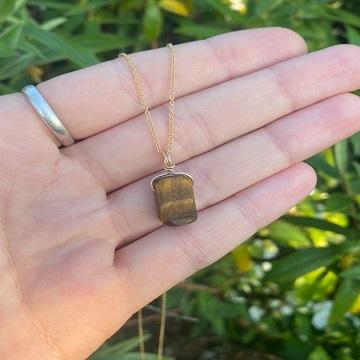 สีน้ำตาล