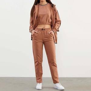 Ensemble de survêtement personnalisé en gros pour femmes, 100 % coton, imprimé, color block, avec fermeture éclair, respirant, streetwear d'hiver, avec logo frontal, 2 en 1 - Product Image 1