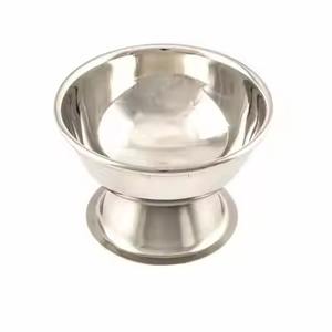 Elegante tazón de metal para helado, ideal para servir postres en mesas de cafeterías y restaurantes. - Product Image 5