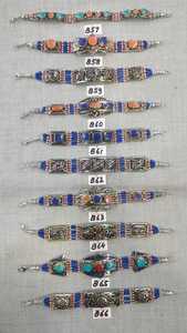 สินค้ามาใหม่สำหรับทุกเพศสร้อยข้อมือประดับมุกเทอร์ควอยซ์ทำจากทองแดงแนววินเทจสไตล์คลาสสิกกำไลแฟชั่นโลหะสีทองสำหรับปาร์ตี้ - Product Image 4