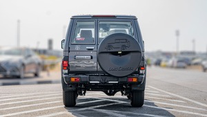 Nuevo/Usado 2024, SUV Gris Oscuro con Techo Corredizo, Motor Diésel de 2.8L, Asientos de Cuero, Automático - Product Image 6
