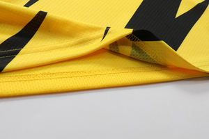 Uniforme de fútbol con impresión personalizada, uniforme de fútbol de malla de poliéster, hecho en Pakistán, venta directa de fábrica - Product Image 5