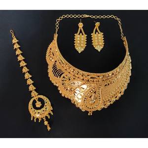 Prêt à Expédier Collier Boucles d'Oreilles en Plaqué Or 22K Parure Tikka avec Parure de Bijoux de Style Luxe au Design Unique à Vendre - Product Image 2