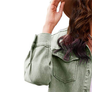 Chaqueta vaquera sostenible para mujer 2025 Chaqueta vaquera para mujer Precio al por mayor de acentos desgastados de alta calidad - Product Image 5