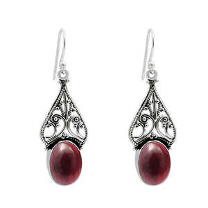 Pendientes de diseñador en estilo bohemio hechos a mano de plata de ley sólida 925 viene con pendientes perfectos de piedras preciosas granate para mujer - Product Image 1
