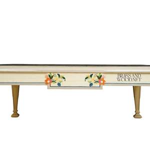 Table basse florale de luxe avec incrustations artisanales et pieds sculptés élégants pour une décoration de salon vintage - Product Image 2