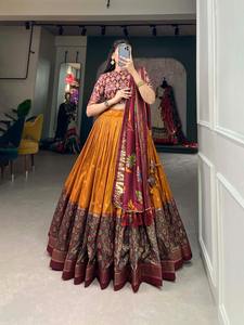 Nueva y Hermosa Colección de Lehenga Choli de Seda Tussar con Estampado y Trabajo de Lámina para Mujer - Product Image 4