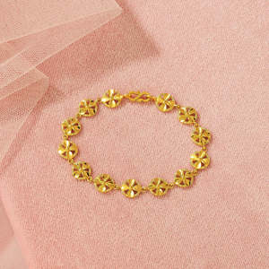 กำไลข้อมือแฟชั่นแบบยืดหยุ่นลายดอกไม้สีทอง - Product Image 1
