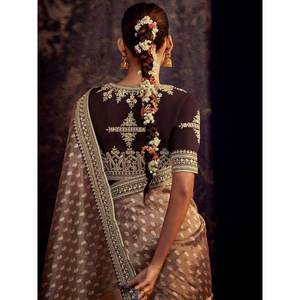 Sari en soie à dentelle lourde marron avec costume Salwar Anarkali et matière Georgette Vêtement de mariage indien festif - Product Image 3