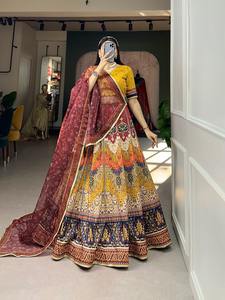 Lehenga Choli en soie de créateur avec bordure en dentelle à paillettes imprimées pour les fêtes de mariage et les vêtements indiens et pakistanais - Product Image 3