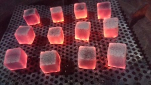 Disfrute del refinado carbón de Cachimba de lujo fabricado con briquetas de barbacoa de cáscara de coco de alta calidad Indonesia - Product Image 3