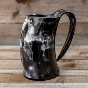 Tasse à corne à boire Viking avec finition polie et base en bois-Fait à la main écologique de haute qualité - Product Image 1