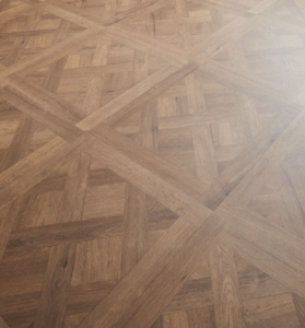 Panneaux de parquet de Versailles en teck surdimensionnés - Product Image 2