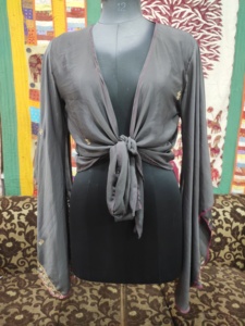 Top corto de Sari de seda indio hecho a mano para mujer, mangas acampanadas con tinte de corbata de verano, corbata frontal corta, estilo de tanque holgado, regalo para ella - Product Image 2