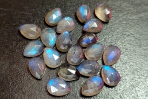 Labradorita Natural Pera Rosa Corte Facetado Calidad superior 8x12mm Calidad superior-Labradorita Pera Rosa Corte Facetado - Product Image 6