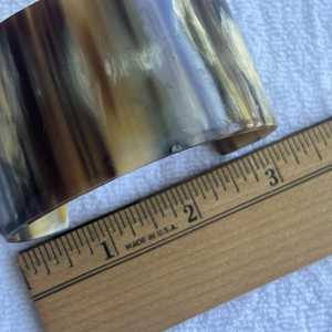 Brazalete de Cuerno de Búfalo Natural Pulido y Ecológico para Mujer, Forma Redonda para Bodas - Product Image 3