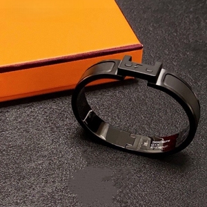 Pulsera de esmalte negro de lujo para mujeres y hombres, acero inoxidable, 18K PVD negro Chapado en titanio de alta calidad CBA000009 - Product Image 4