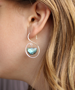 Abradorita-pendientes colgantes de media luna para mujer, aretes bohemios de alambre de plata 925 chapados en oro, colgante hecho a mano - Product Image 2