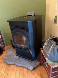 Poêle à granulés Bend avec brûleur à bois, faible teneur en cendres, prêt à être livré - Product Image 4