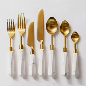 Ensemble de couverts en acier inoxydable avec manche en résine imitation marbre, moderne, cinq pièces, cuillère, fourchette, couverts durables, couverts de mariage - Product Image 2