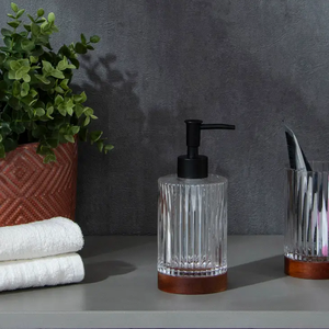 Distributeur de savon minimaliste moderne pour usage quotidien à la maison et à l'hôtel, pour les intérieurs de toilettes et de maison contemporains - Product Image 4