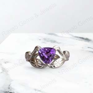 Bague de mariage chrétienne pour femme en argent sterling 925 massif de qualité supérieure, améthyste violette naturelle de 10 mm, coupe trillion, motif feuille - Product Image 6