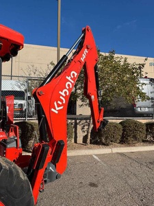 Equipo Kubota M62 con Tracción en las Cuatro Ruedas Listo para Trabajar, para Equipos de Construcción, Granjas y Profesionales de Jardinería - Product Image 4