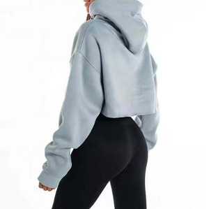 Top corto con cremallera personalizado para mujer, con forro Sudadera con capucha, capucha recortada de gran tamaño, logotipo frontal, transpirable, respetuoso con el medio ambiente, color personalizado - Product Image 2