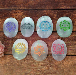 Vente en gros de pierre naturelle sélénite 7 chakra Reiki avec symboles gravés cristal de guérison forme ronde Yoga Worry Set de pierre pour la méditation - Product Image 5