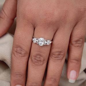 Anillo de moissanita de diseñador de Plata de Ley 925 con forma ovalada elegante de estilo único para ocasiones especiales - Product Image 6