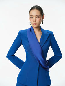 Costume de blazer et short pour femme en bleu royal, coton de qualité supérieure, soie, poly, élasthanne, luxe moderne, OEM/ODM - Product Image 3
