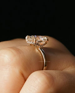 แหวนหมั้นเพชรเม็ดเดี่ยวทรงรียาว14K/18K สำหรับเธอ2.20 CT - Product Image 4
