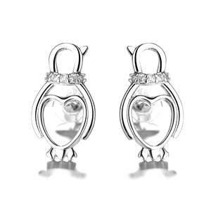 Orecchini a perno a forma di cuore con pinguino in argento sterling, con cristalli incastonati a castone e placcatura in oro, gioielli di tendenza per fidanzamento - Product Image 1