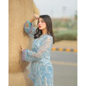 Ensemble de fête pour femmes, haut et bas brodés, avec dupatta - Product Image 3