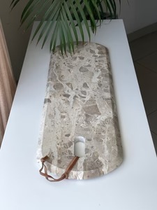 จานสับหินสีขาวพร้อมดีไซน์เนอร์ถาดตัดหินอ่อนระดับพรีเมียมสำหรับการตกแต่งห้องครัวและรับประทานอาหารที่ทันสมัย - Product Image 4