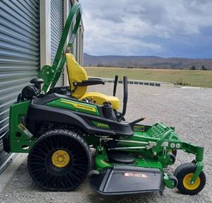 Nuevo cortacésped comercial John Deere Z960M de giro cero / Solo 80 horas de uso, motor Kawasaki FX921V de 31 hp - Product Image 1